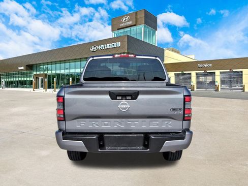 Used 2024 Nissan Frontier SV image 7