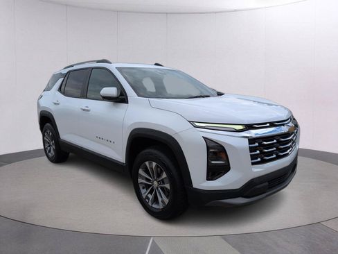 Used 2025 Chevrolet Equinox LT w/ Convenience Package II FWD image 9