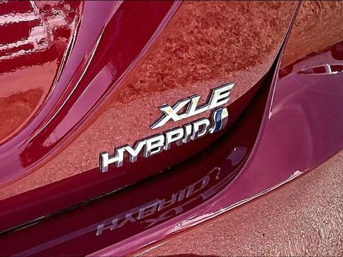 Used 2022 Toyota Camry XLE w/ Navigation Upgrade Package image 11