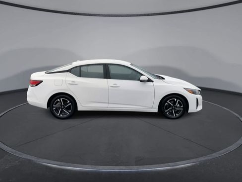Used 2024 Nissan Sentra SV image 9