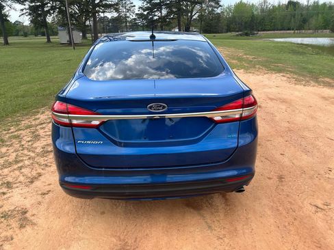Used 2017 Ford Fusion SE w/ Fusion SE Technology Package image 7