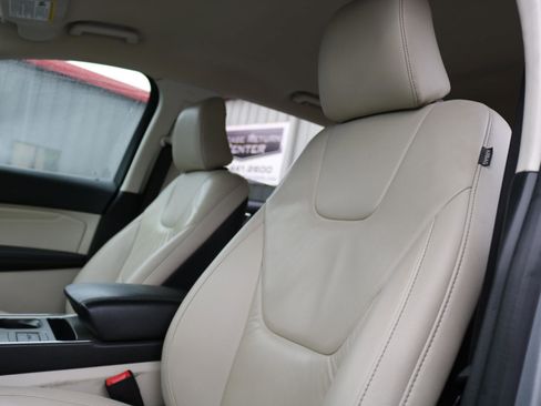 Used 2022 Ford Edge Titanium AWD/4WD image 18