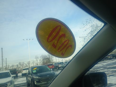 Used 2020 Chevrolet Equinox LT w/ Driver Convenience Package image 29