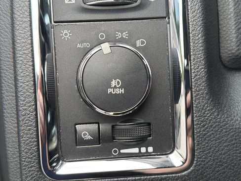 Used 2013 RAM 1500 Laramie w/ Convenience Group AWD/4WD image 35