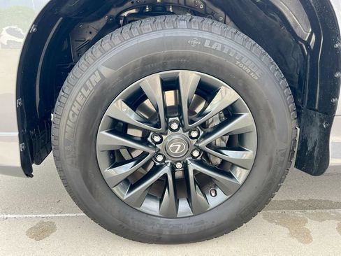 Used 2023 Lexus GX 460 Premium w/ Premium Package AWD/4WD image 9