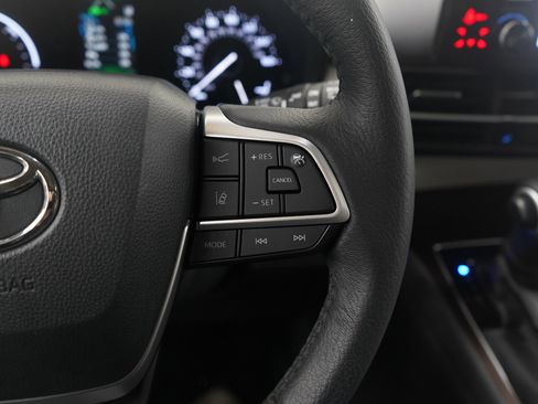 Used 2021 Toyota Sienna XLE image 27