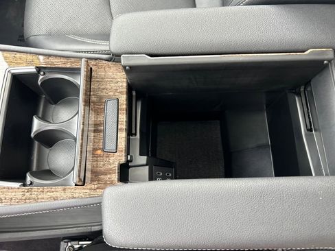 Certified 2025 Toyota Sienna Platinum AWD/4WD image 23