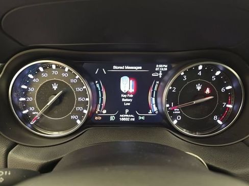 Used 2023 Maserati Levante GT AWD/4WD image 11