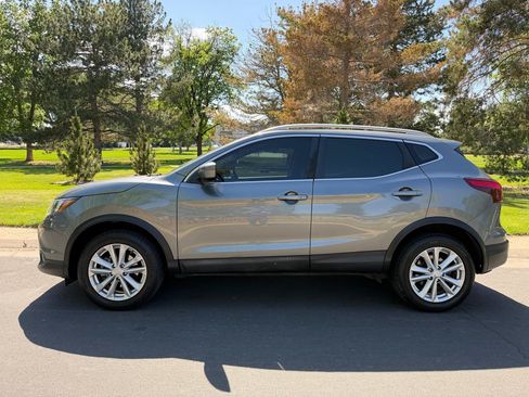 Used 2018 Nissan Rogue Sport SV AWD/4WD image 2