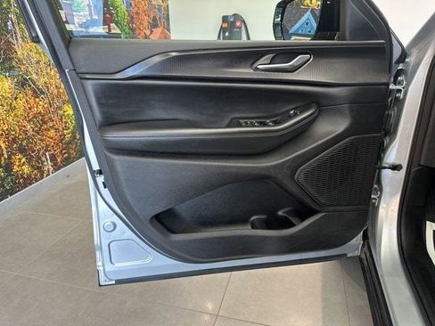 Used 2023 Jeep Grand Cherokee L Laredo image 23