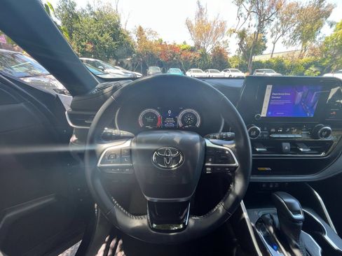 Used 2025 Toyota Highlander XSE AWD/4WD image 35