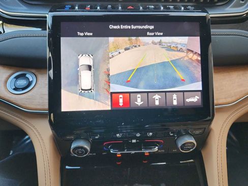 Used 2022 Jeep Grand Cherokee Summit image 14