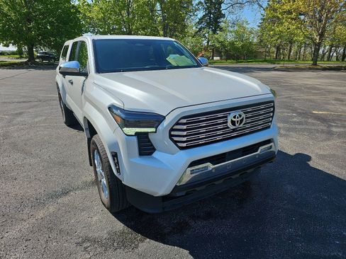 Used 2024 Toyota Tacoma Limited AWD/4WD image 8