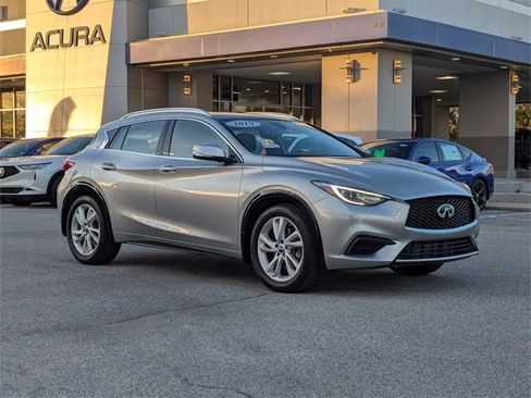 Used 2019 INFINITI QX30 image 2