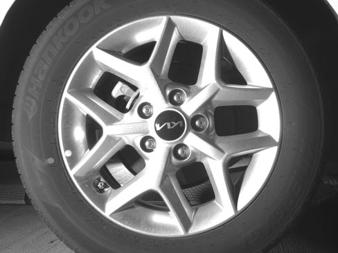 Used 2025 Kia Soul LX w/ LX Technology Package FWD image 15