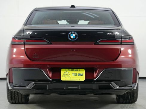 Used 2024 BMW i7 xDrive60 image 11