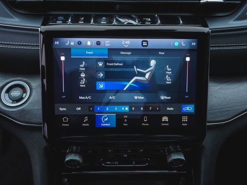 Used 2024 Jeep Grand Cherokee Overland w/ Advanced Protech Group III image 18