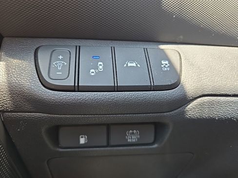 Used 2022 Hyundai Ioniq SE FWD image 19