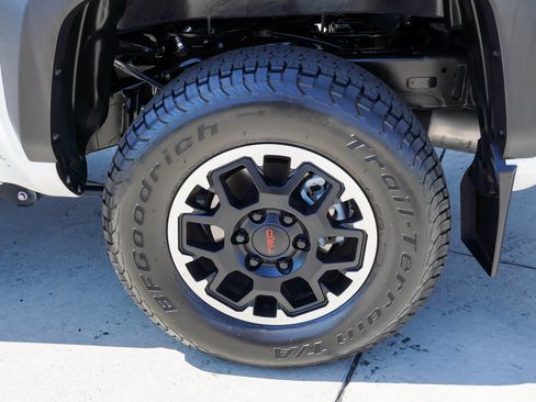 Used 2024 Toyota Tacoma TRD Off-Road w/ TRD Off Road Upgrade Package AWD/4WD image 13