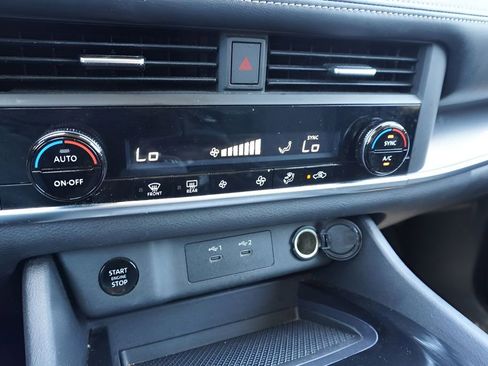 Used 2024 Nissan Rogue SV FWD image 15