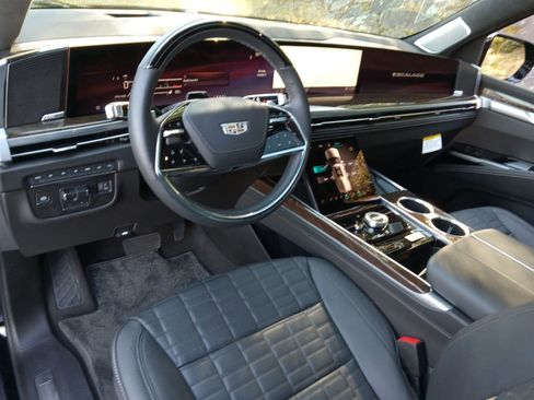 Used 2025 Cadillac Escalade Sport Platinum w/ LPO, ONYX Package image 13