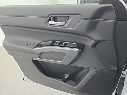 New 2025 Nissan Pathfinder SL image 28