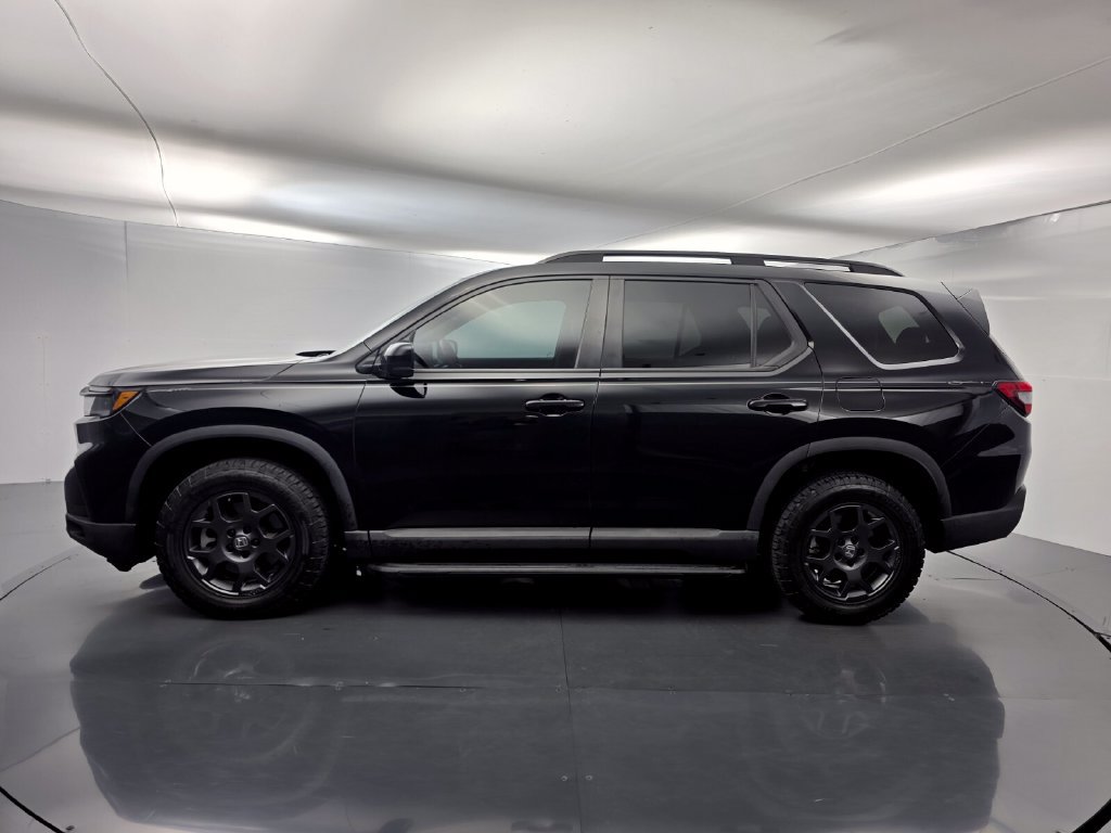 Used 2025 Honda Pilot TrailSport image 7
