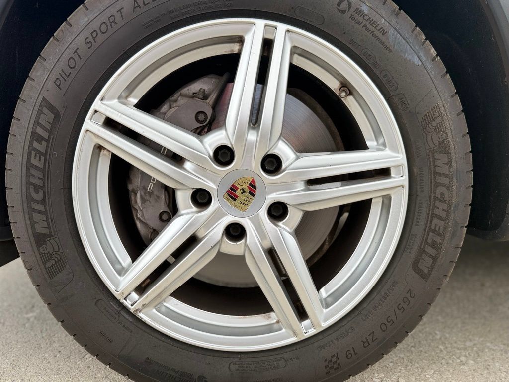 Used 2016 Porsche Cayenne AWD/4WD image 9
