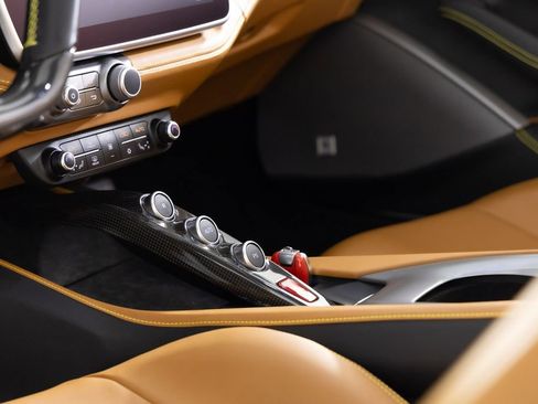 Used 2019 Ferrari Portofino image 6