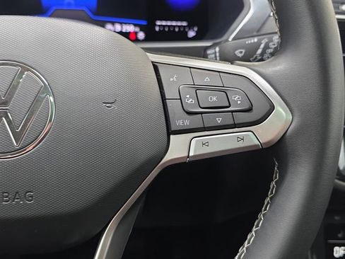 Used 2023 Volkswagen Tiguan SE w/ Panoramic Sunroof Package AWD/4WD image 17