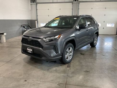 Used 2025 Toyota RAV4 LE AWD/4WD image 3