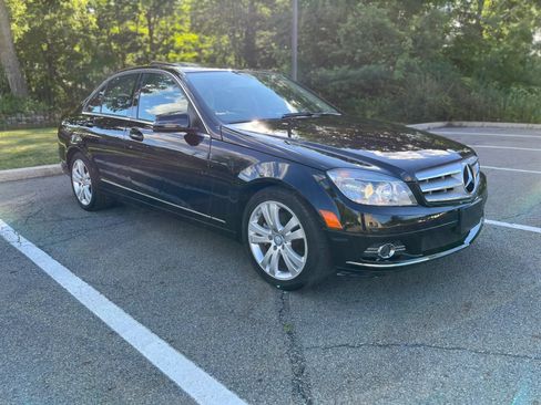 Used 2011 Mercedes-Benz C 300 4MATIC Sedan image 4