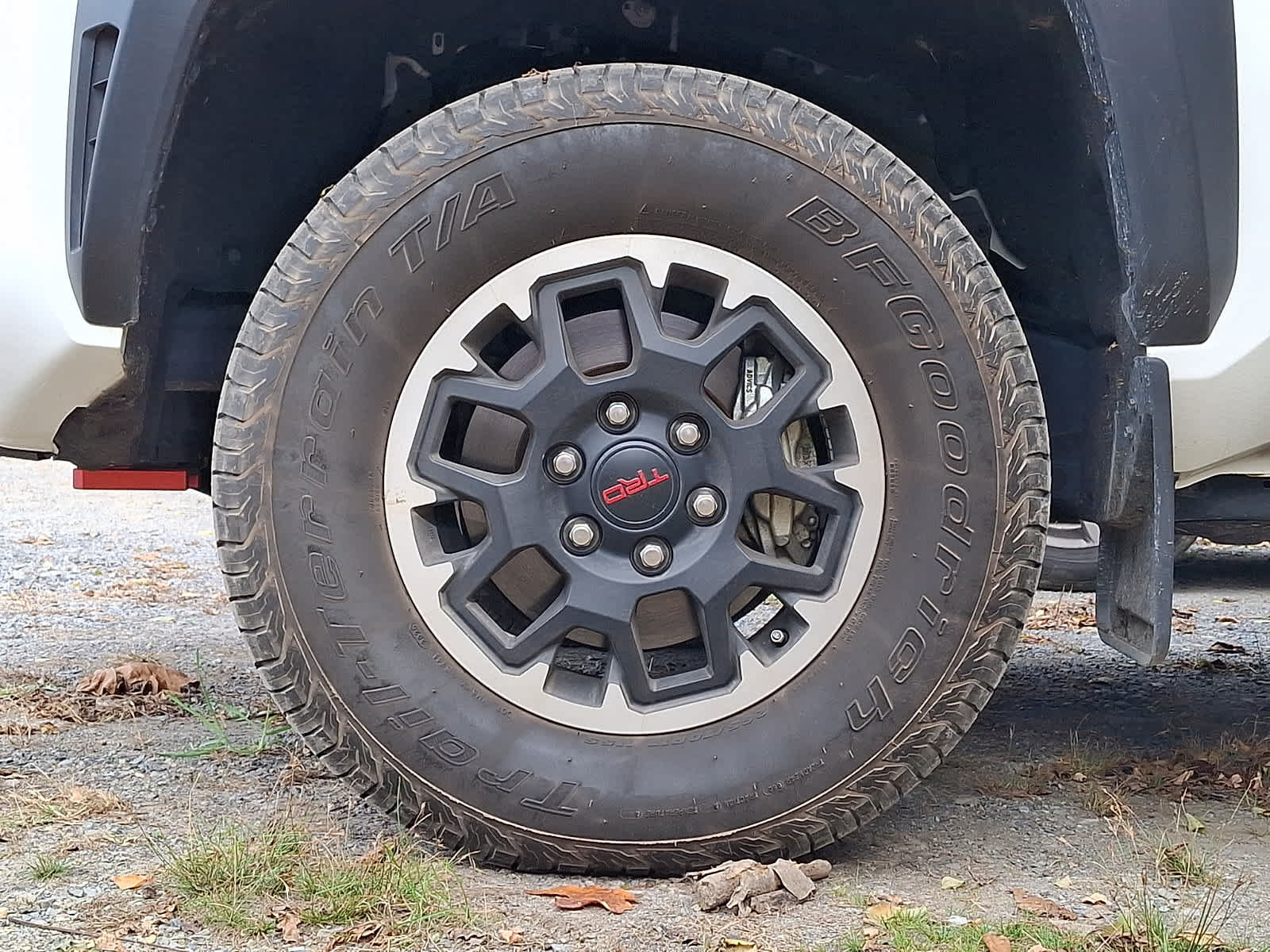 Used 2025 Toyota Tacoma TRD Off-Road AWD/4WD image 5