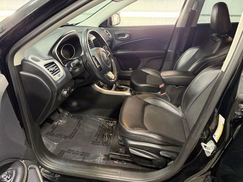 Used 2020 Jeep Compass Latitude w/ Cold Weather Group image 11