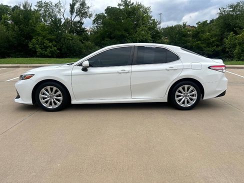 Used 2018 Toyota Camry LE FWD image 9