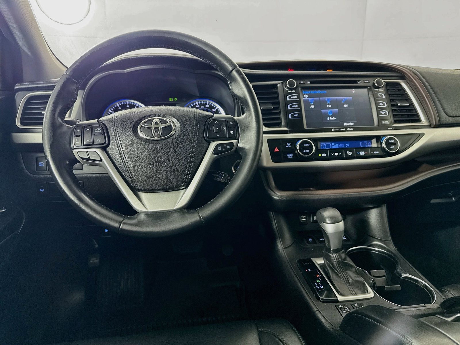 Used 2017 Toyota Highlander XLE AWD/4WD image 17