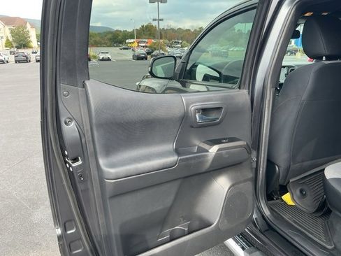 Used 2023 Toyota Tacoma TRD Sport image 18