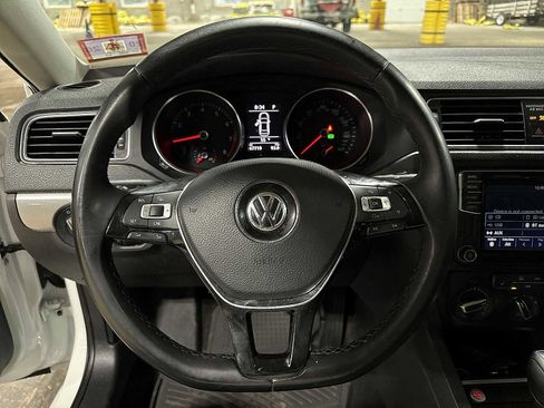 Used 2017 Volkswagen Jetta SE image 18