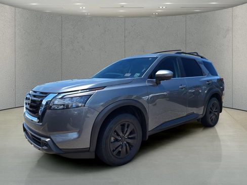 Certified 2025 Nissan Pathfinder SV w/ SV Premium Package FWD image 1