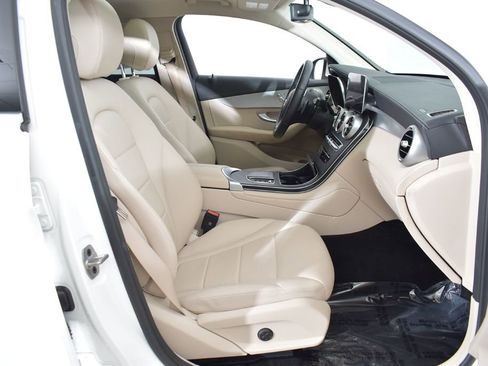 Used 2023 Mercedes-Benz GLC 300 4MATIC Coupe image 25