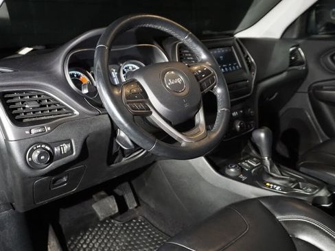 Used 2019 Jeep Cherokee Latitude Plus w/ Cold Weather Group AWD/4WD image 13