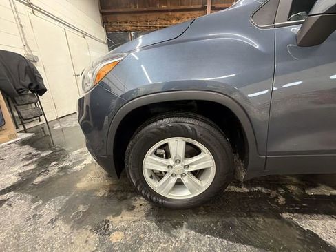 Used 2022 Chevrolet Trax LT w/ LT Convenience Package image 33