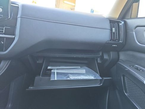 Used 2024 Nissan Pathfinder SV image 30