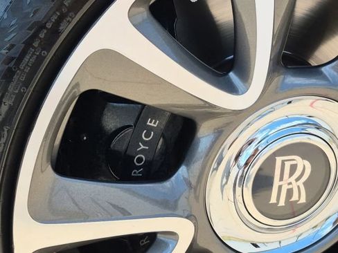 Used 2017 Rolls-Royce Wraith RWD image 38