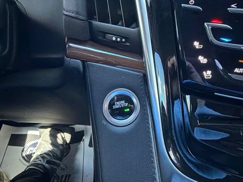 Used 2019 Cadillac Escalade ESV Luxury AWD/4WD image 35