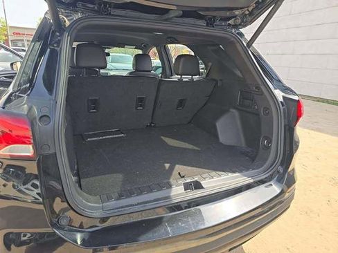 Used 2023 Chevrolet Equinox RS AWD/4WD image 3