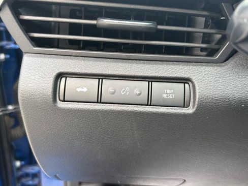 Used 2025 Nissan Altima 2.5 SV FWD image 14