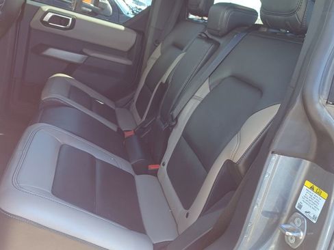 Used 2023 Ford Bronco Wildtrak image 7