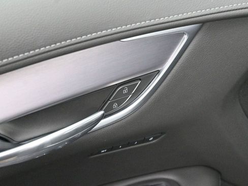 Certified 2025 Cadillac XT6 Luxury FWD image 10