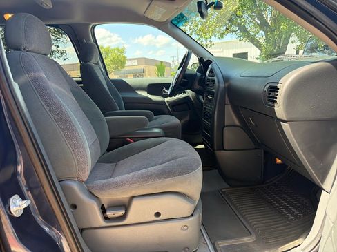 Used 2001 Nissan Quest SE FWD image 32